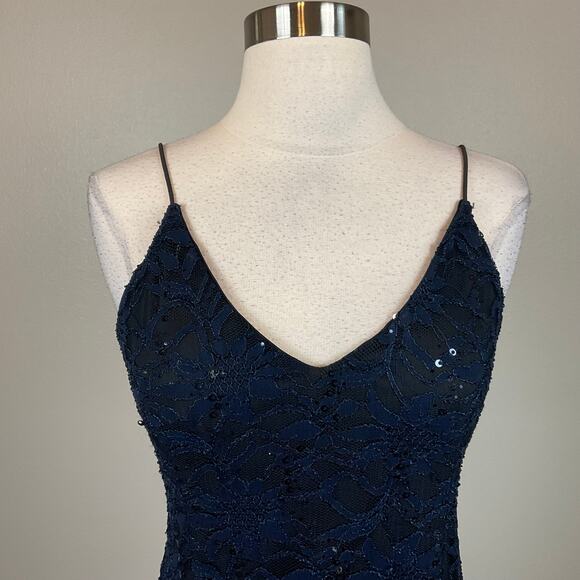 Blue Sequined Lace Cocktail Dress Size 6 Sleeveless V-Neck Mini Sheath by AQUA - Picture 5 of 10